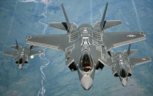 Chiến đấu cơ đa nhiệm tàng hình F-35 nằm trong số những trang thiết bị, vũ khí được ưu tiên tăng ngân sách mua sắm trong năm 2018. Ảnh: REUTERS