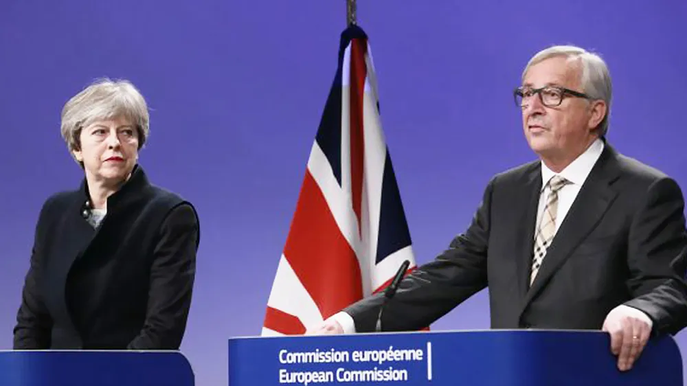 Thủ tướng Anh Theresa May dự buổi họp báo về kết quả đàm phán Brexit với Chủ tịch Ủy ban châu Âu Jean - Claude Juncker
