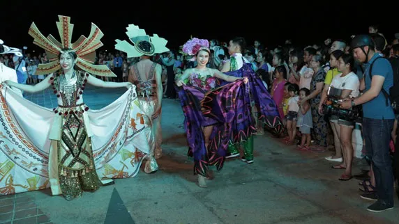 Carnaval đường phố DIFF 2018 - rực rỡ và hoành tráng  ảnh 8 Carnaval đường phố DIFF 2018 - rực rỡ và hoành tráng  ảnh 8