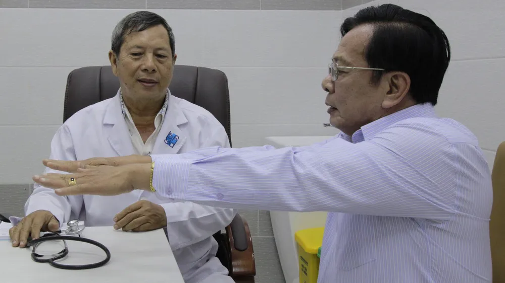 Khám cho bệnh nhân tại Phòng khám Chuyên gia- Fami Medic Bệnh viện Quận 2.