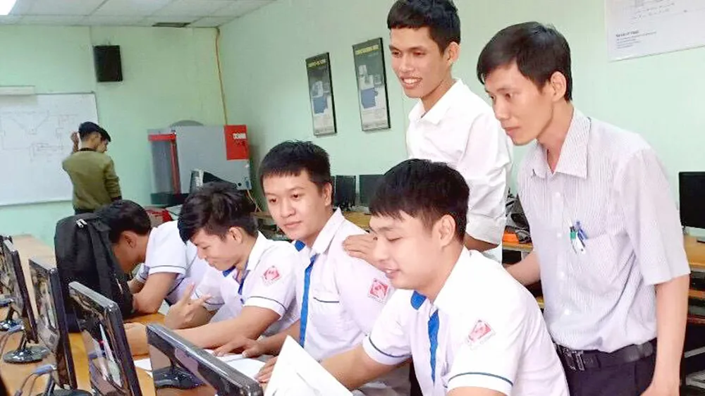 Sinh viên Trường Cao đẳng Lý Tự Trọng trong giờ thực hành