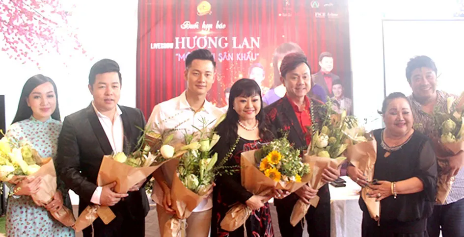 Ca sĩ Hương Lan và các nghệ sĩ sẽ tham gia live show của chị