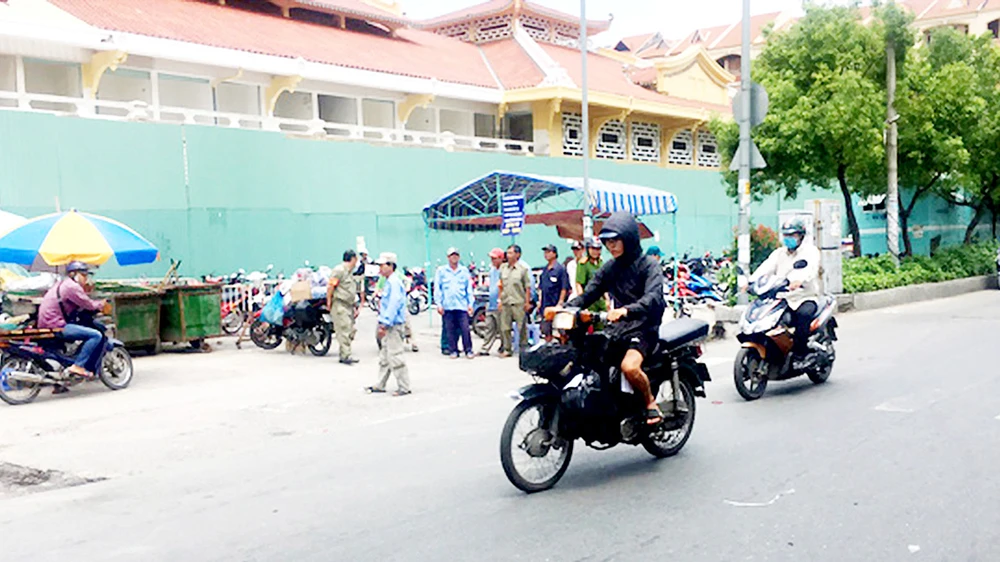 Thành viên Nghiệp đoàn xe ôm phường 2, quận 6 tích cực tham gia phong trào bảo vệ an ninh Tổ quốc