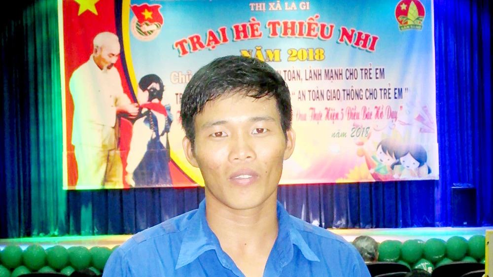  Thầy giáo trẻ Hồ Văn Mẫn 