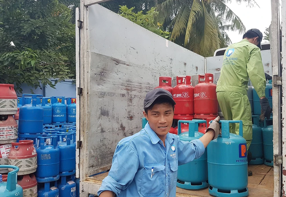 Từ đầu tháng 5-2018 đến nay, giá gas trong nước đã 5 lần được điều chỉnh với tổng mức tăng khoảng 40.000 đồng/ bình 12 kg