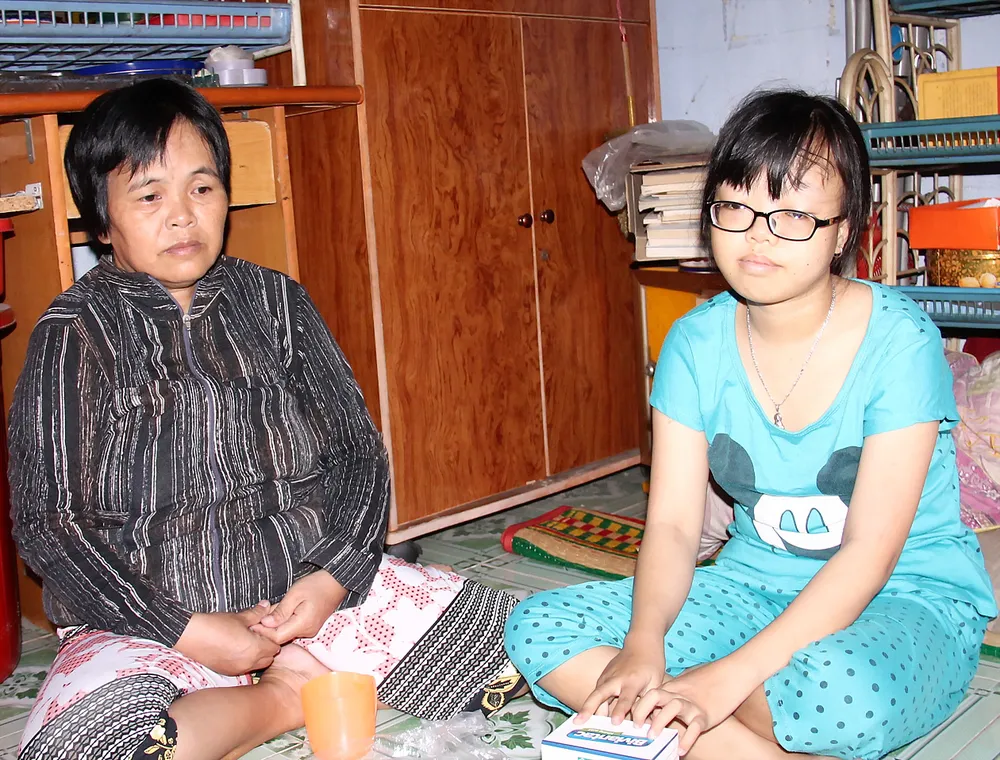 Chi và mẹ trong phòng trọ
