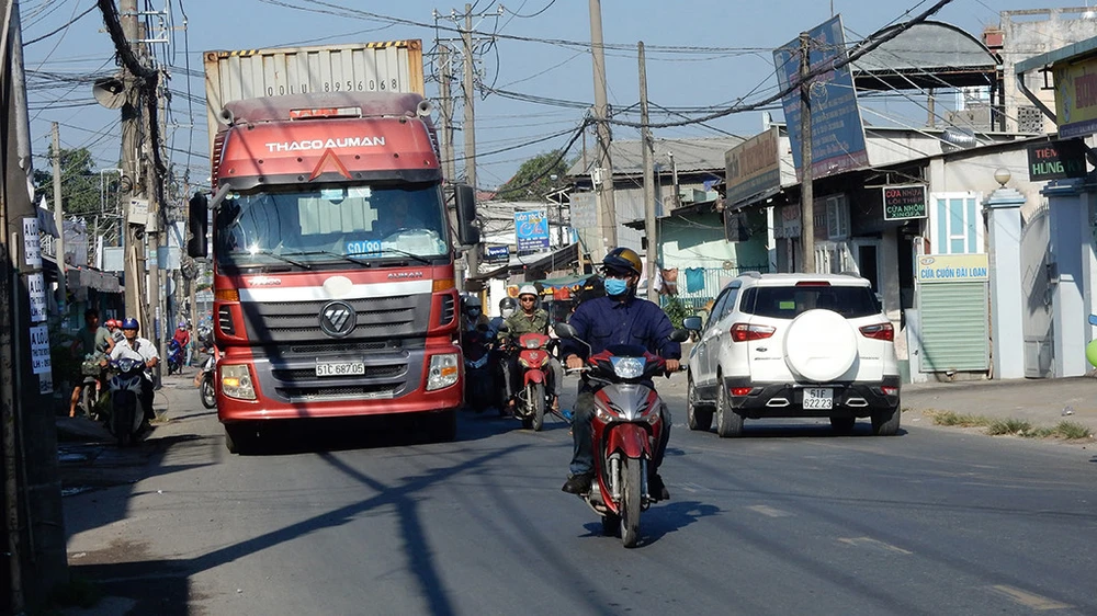 Đường Nguyễn Duy Trinh hiện đang quá tải