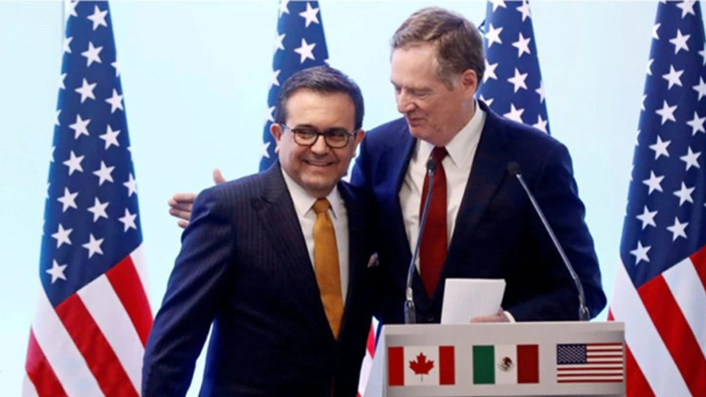 Đại diện Thương mại Mỹ Robert Lighthizer (phải) và Bộ Trưởng Kinh Tế Mexico Ildefonso Guajardo gặp nhau nhiều lần để đàm phán mà không có đại diện Canada 