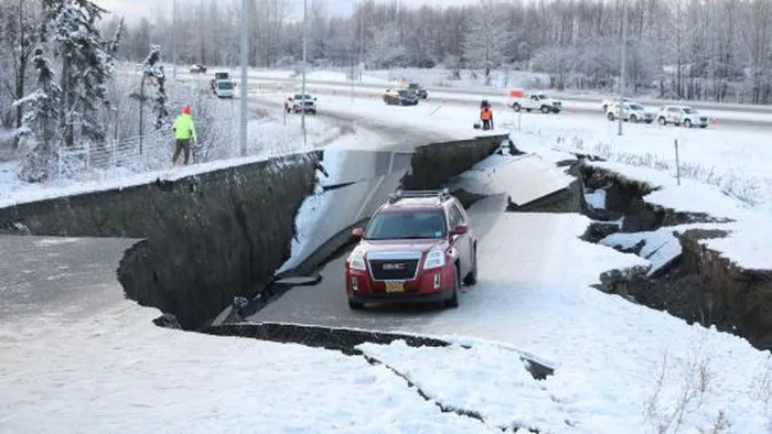 Động đất làm rung chuyển thành phố Anchorage, bang Alaska ảnh 2