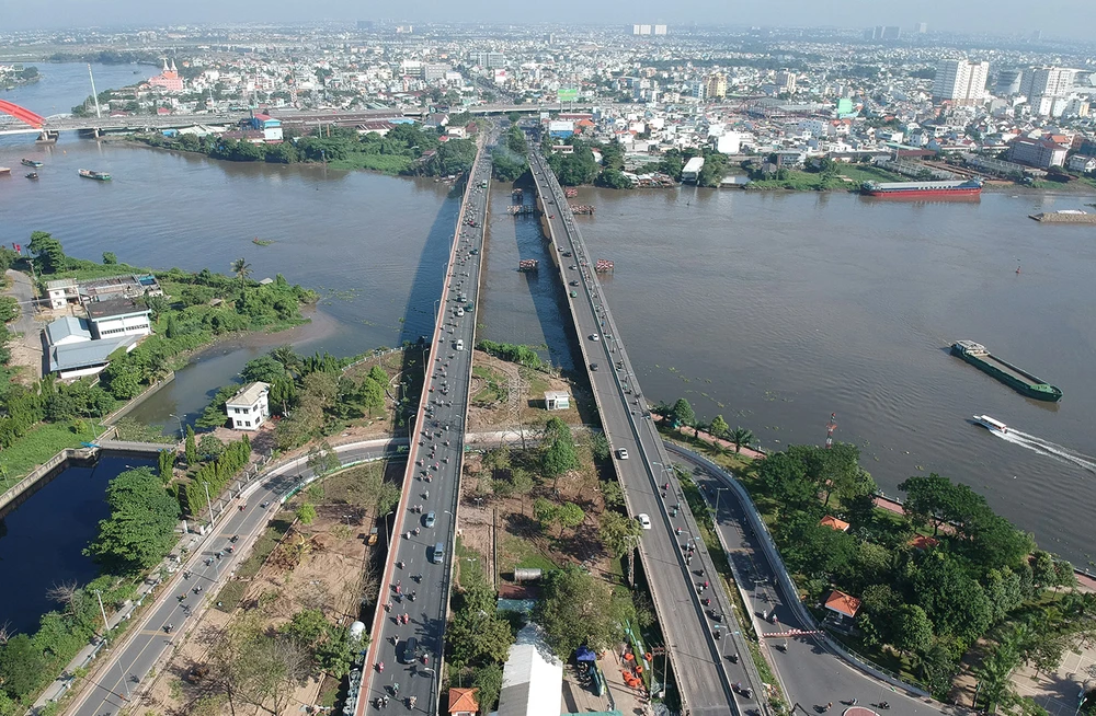 Cầu Bình Triệu và hầm chui tại cửa ngõ Đông Bắc thành phố. Ảnh: THÀNH TRÍ