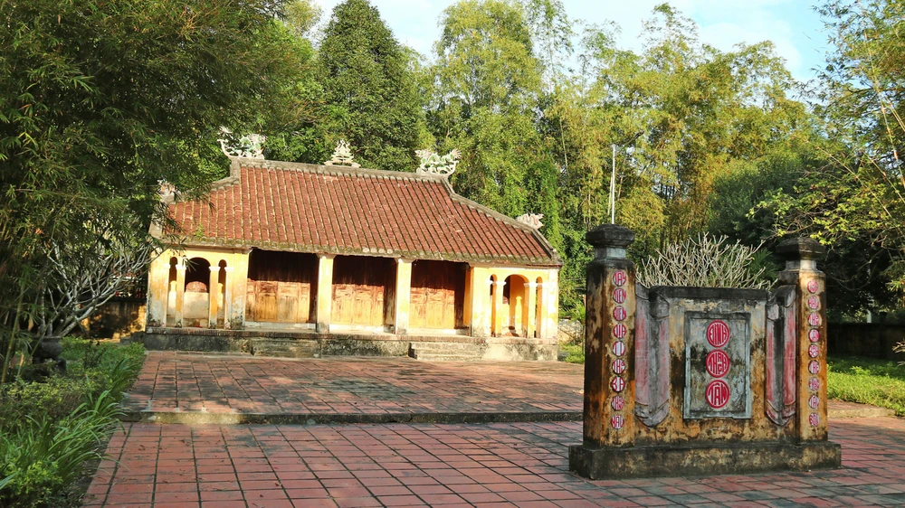 Bên trong ngôi đình Thạch Tân có miệng hầm dưới nền với hơn 32km địa đạo, được gọi là địa đạo Kỳ Anh. Ảnh: NGỌC PHÚC