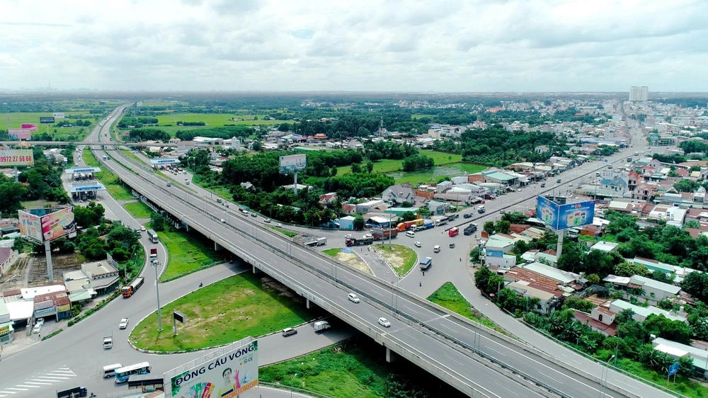 Từ Bien Hoa New City, cư dân dễ dàng kết nối với trung tâm TP.HCM qua Cao tốc TP.HCM - Long Thành – Dầu Giây chỉ với 30 phút di chuyển