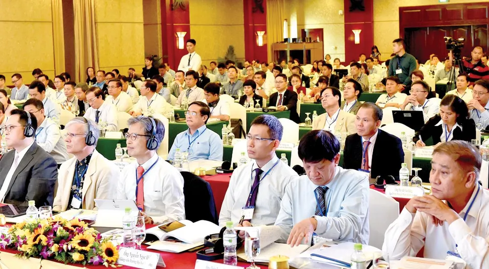 Tìm giải pháp tháo gỡ điểm nghẽn hạ tầng để TPHCM cất cánh ảnh 1