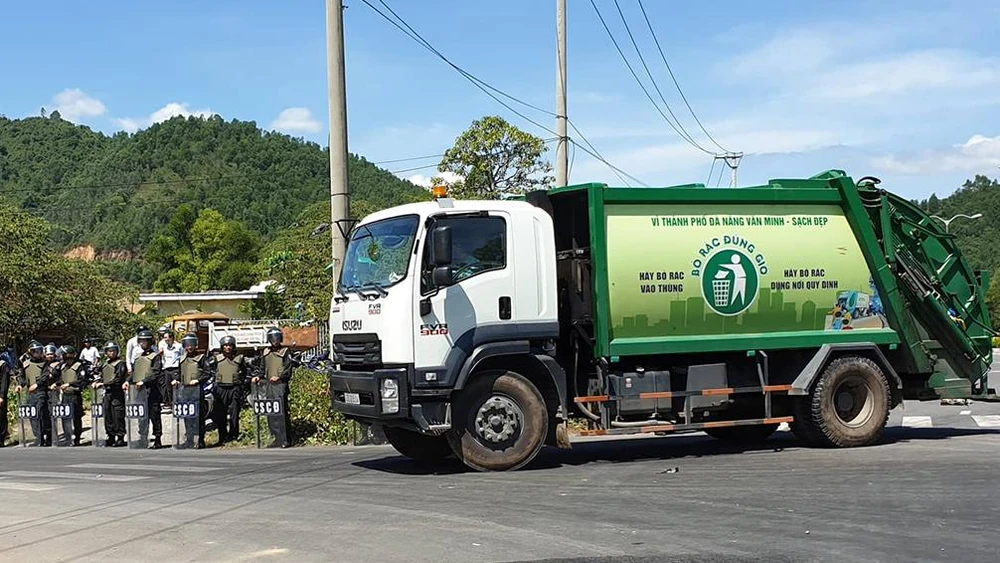 Việc vận chuyển rác vào bãi rác Khánh Sơn đã hoạt động trở lại bình thường