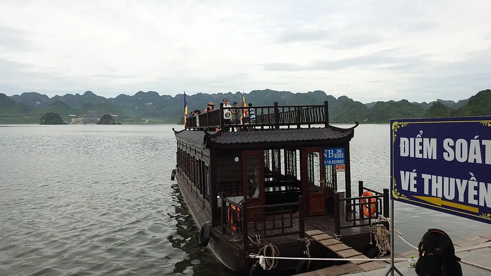 Huyên náo Tam Chúc - Bài 1: Dịch vụ ở ngôi chùa lớn nhất thế giới ảnh 3