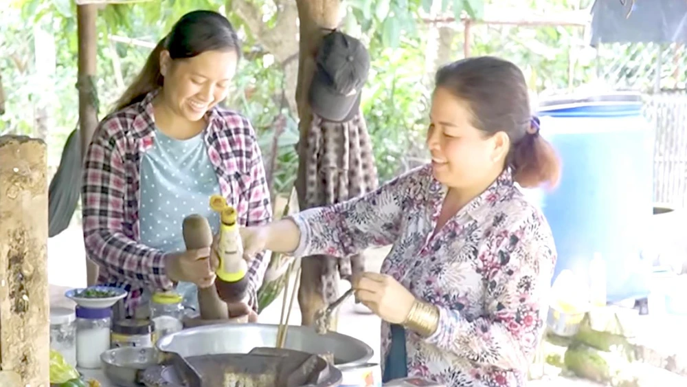 Bữa cơm nhà, cùng những câu chuyện thôn quê thu hút nhiều người xem