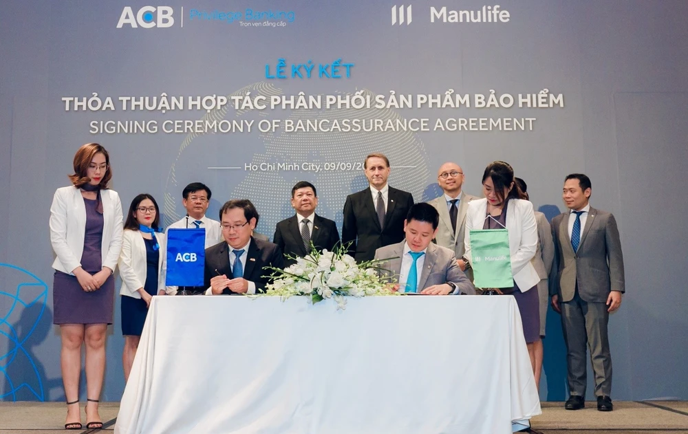 Manulife Việt Nam và ACB bắt tay cung cấp sản phẩm bảo hiểm nhân thọ cho khách hàng ở phân khúc cao cấp 