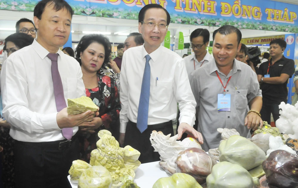 Theo Phó Chủ tịch Thường trực UBND TPHCM Lê Thanh Liêm, Hội nghị ngày càng thiết thực, đi vào chiều sâu, tạo điều kiện tốt nhất cho các DN trao đổi tăng cường hợp tác đầu tư giữa TPHCM và các tỉnh, thành