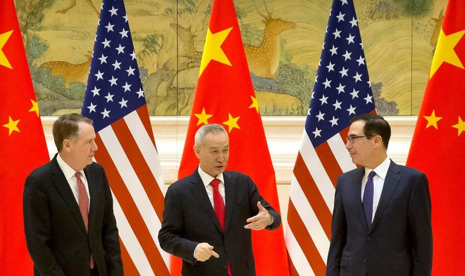 Bộ trưởng Tài chính Mỹ Steven Mnuchin (phải), Đại diện Thương mại Mỹ Robert Lighthizer (trái) và Phó Thủ tướng Trung Quốc Lưu Hạc tại vòng đàm phán thương mại ở Bắc Kinh ngày 14-2. Ảnh: TTXVN