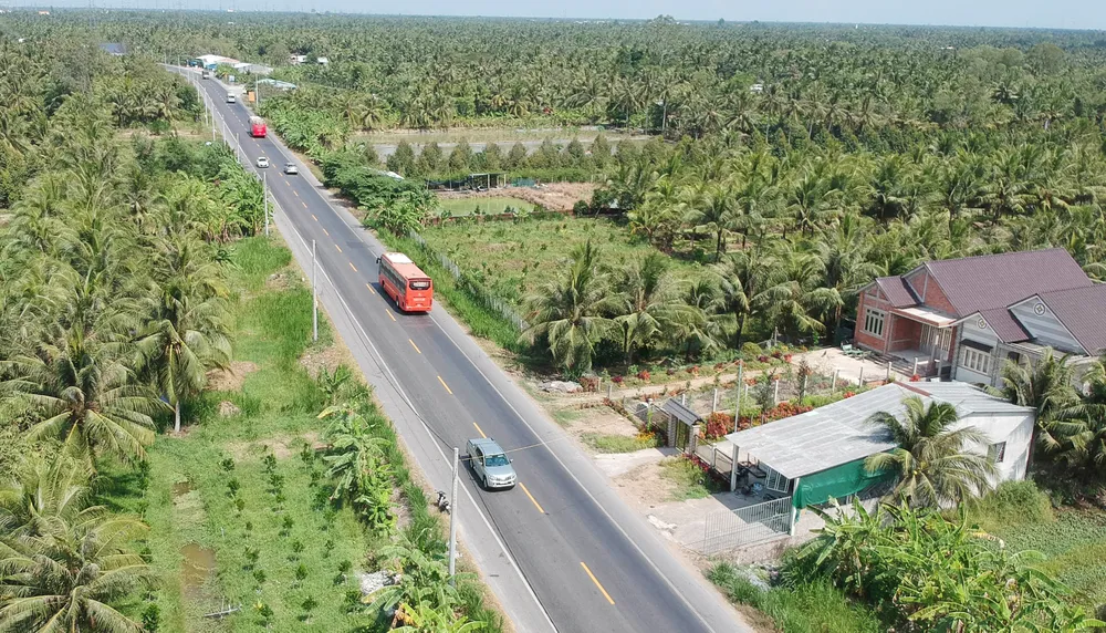 Đường BOT qua thị xã Cai Lậy, tỉnh Tiền Giang. Ảnh: THÀNH TRÍ