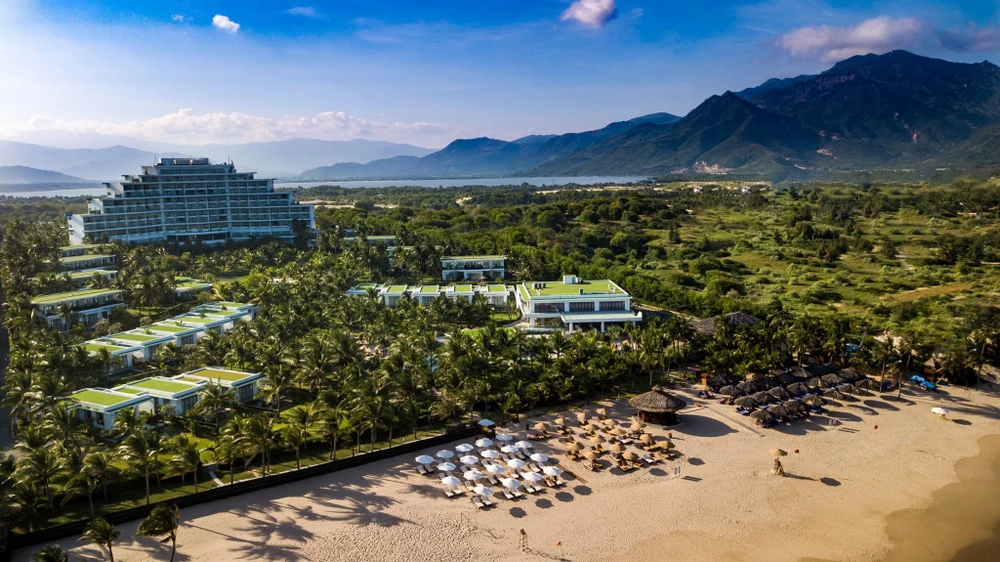 Khung cảnh bình yên và tiện nghi tại Cam Ranh Riviera Beach Resort & Spa