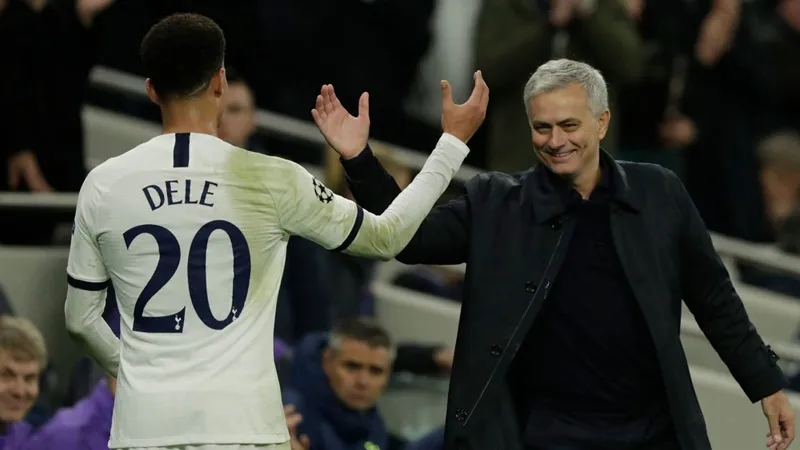 HLV Jose Mourinho trở lại Old Trafford trong tinh thần tươi mới. Ảnh: Getty Images