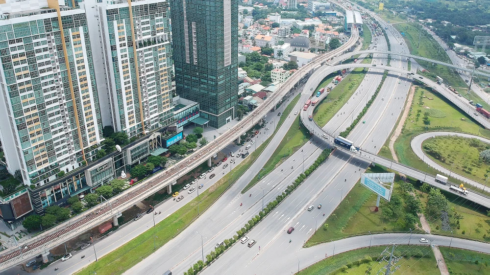 Xa lộ Hà Nội và metro Bến Thành - Suối Tiên đoạn qua quận 2, TPHCM. Ảnh: CAO THĂNG