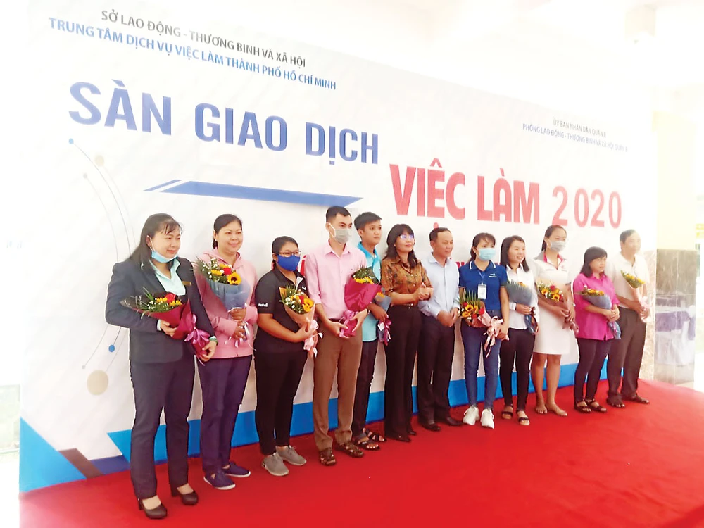 Sàn giao dịch việc làm do Trung tâm Dịch vụ việc làm TPHCM phối hợp Phòng LĐ-TB&XH quận 8 tổ chức