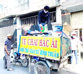 Chiếc xe ve chai bác ái của giới trẻ Giáo xứ Bình Thuận