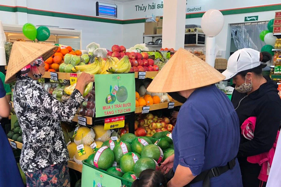 Người tiêu dùng tìm mua các sản phẩm giải nhiệt