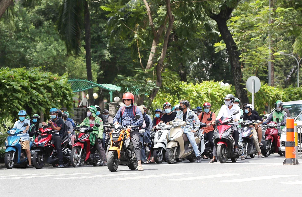 Với những hành vi vi phạm luật giao thông, cần thiết phải phạt nặng để không tái diễn. Ảnh: DŨNG PHƯƠNG