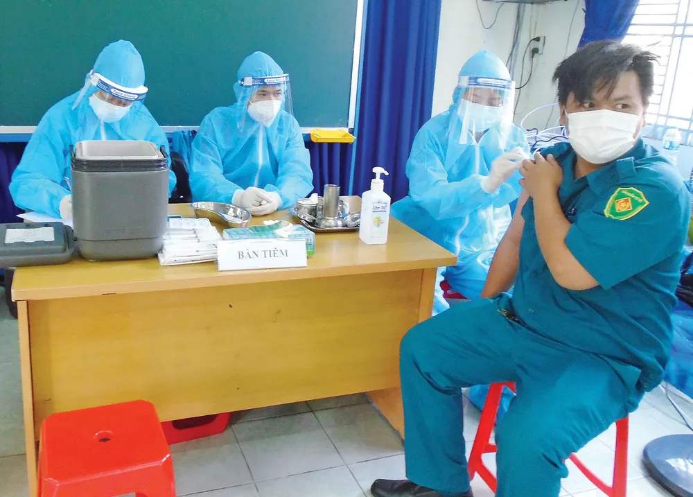 Tiêm vaccine Covid-19 cho đối tượng ưu tiên ở quận 8 vào ngày 22-6