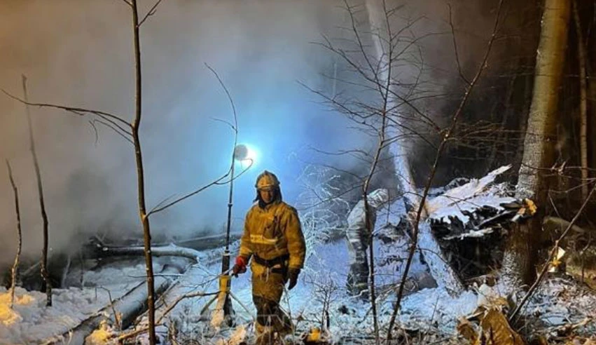 Hiện trường vụ máy bay vận tải An-12 rơi ở vùng Irkutsk, phía Đông Siberia của Nga. Ảnh: REUTERS