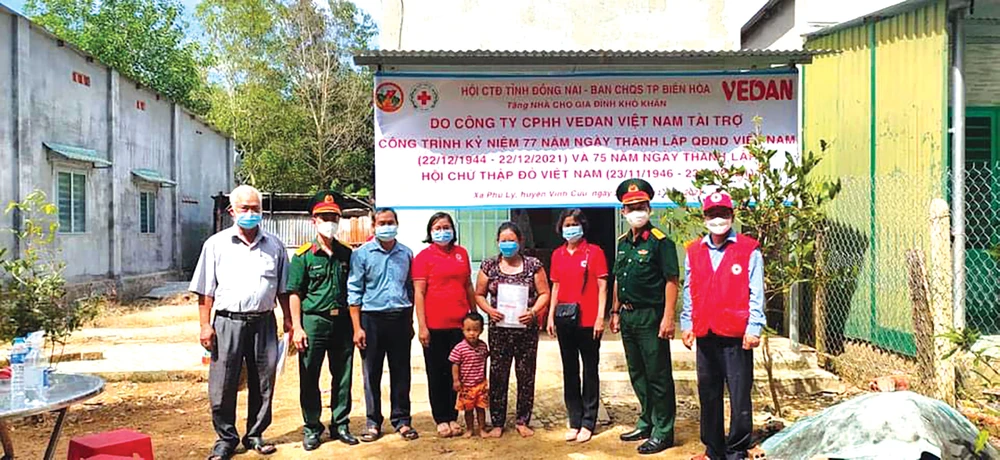 Hội Chữ thập đỏ tỉnh bàn giao căn nhà Chữ thập đỏ cho gia đình bà Cao Thị Điệp (ngụ ấp 1, xã Phú Lý, huyện Vĩnh Cửu)