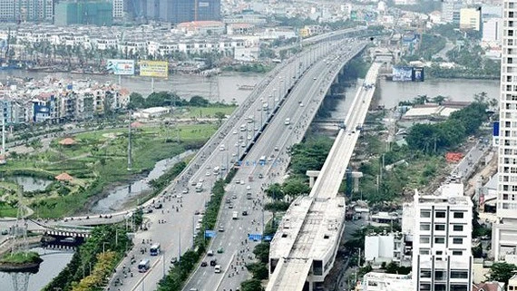 Tuyến metro Bến Thành - Suối Tiên đoạn qua sông Sài Gòn. Ảnh: THÀNH TRÍ