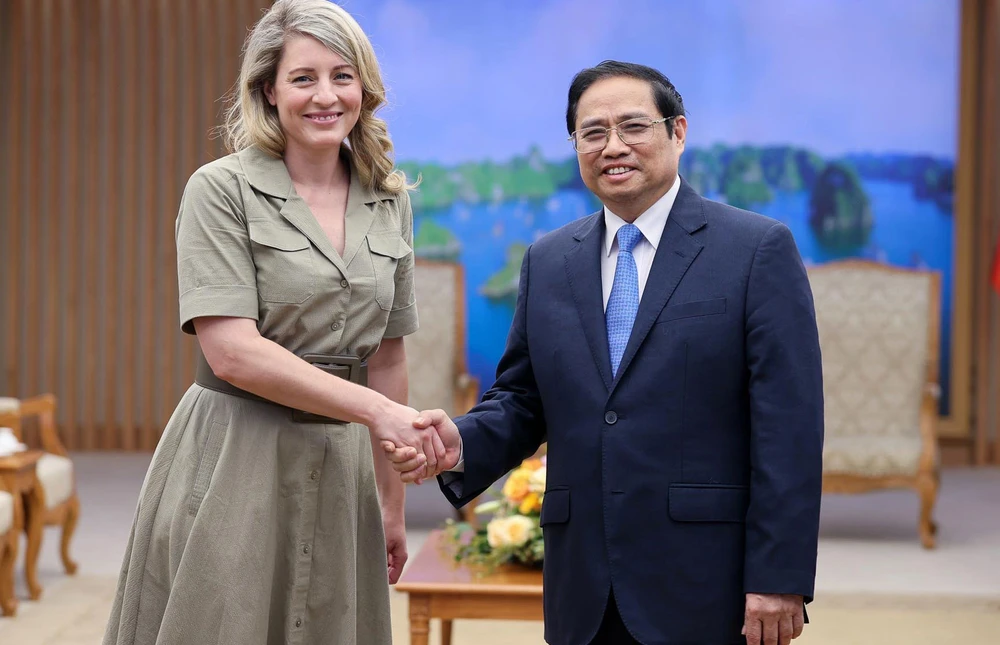 Thủ tướng Phạm Minh Chính tiếp Bộ trưởng Ngoại giao Canada Mélanie Joly. Ảnh: VIẾT CHUNG