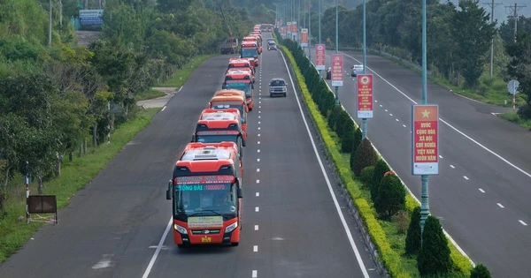 Đoàn xe Phương Trang chở nông sản từ Lâm Đồng về các tỉnh, thành thời điểm tâm dịch Covid-19