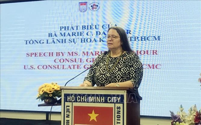 Bà Marie C. Damour, Tổng lãnh sự Hoa Kỳ tại Thành phố Hồ Chí Minh phát biểu tại buổi Họp mặt. Nguồn: TTXVN