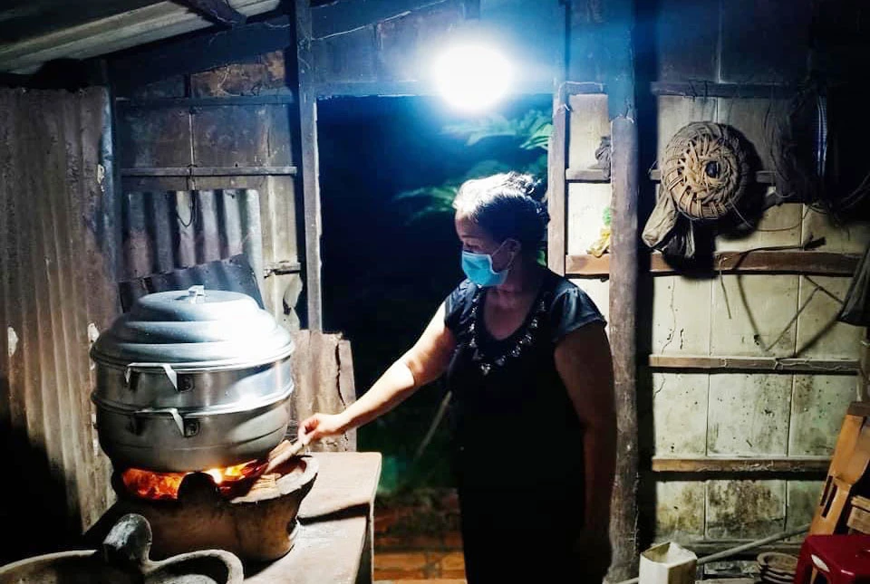 Mẹ và những bữa cơm nhà chắt chiu