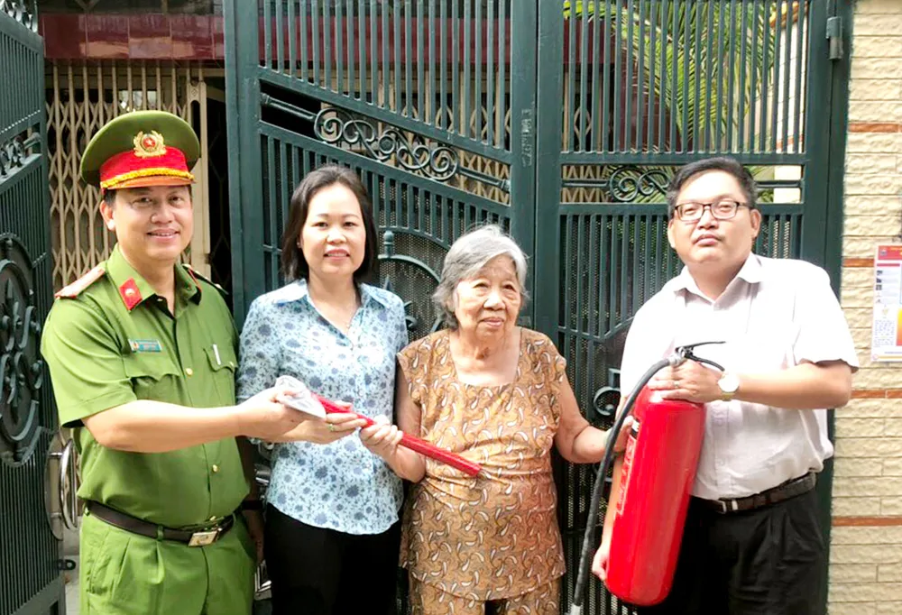 Chung sức đuổi giặc lửa ảnh 3 Chung sức đuổi giặc lửa ảnh 3