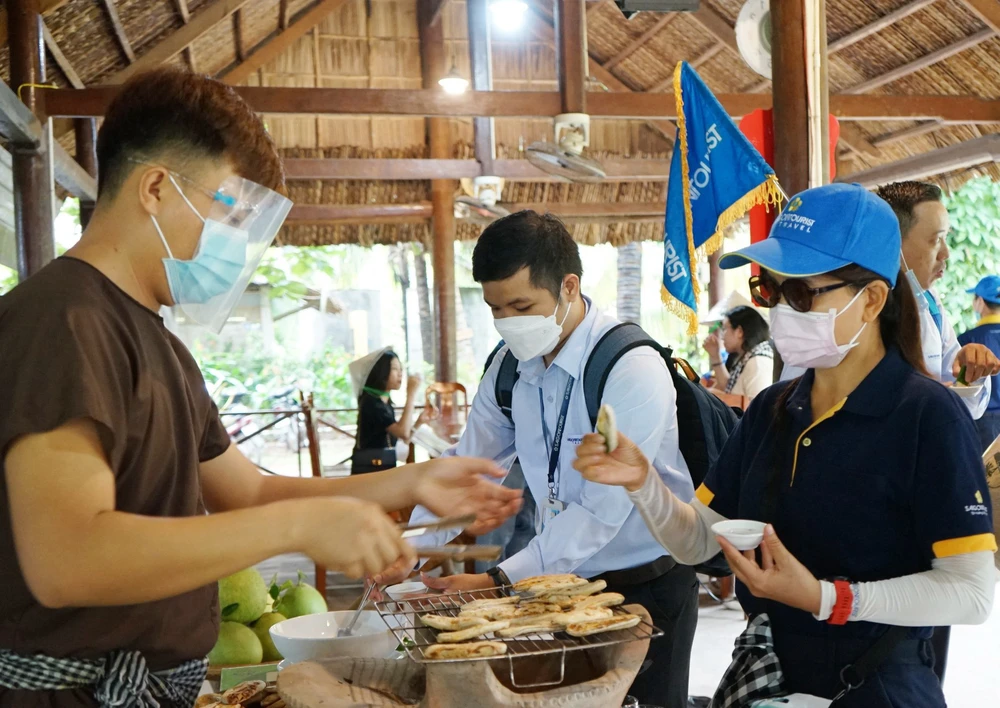 Ngày càng nhiều khách du lịch đến Bến Tre tham quan, trải nghiệm các sản phẩm du lịch