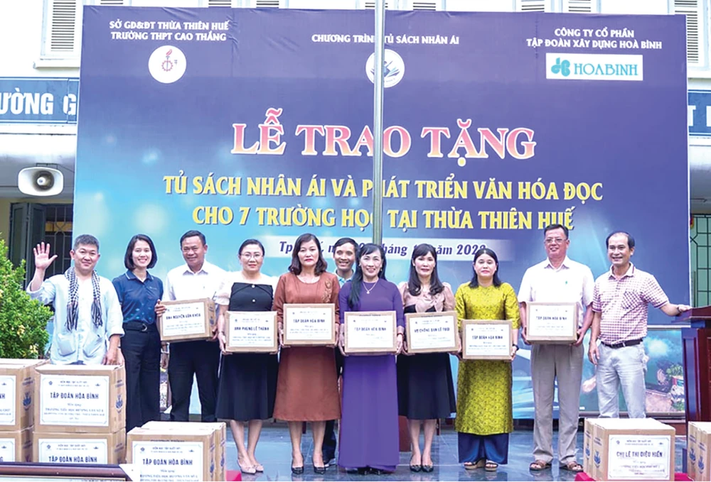 Hòa Bình trao tủ sách “Chắp cánh ước mơ” lan tỏa văn hóa đọc ảnh 3 Hòa Bình trao tủ sách “Chắp cánh ước mơ” lan tỏa văn hóa đọc ảnh 3