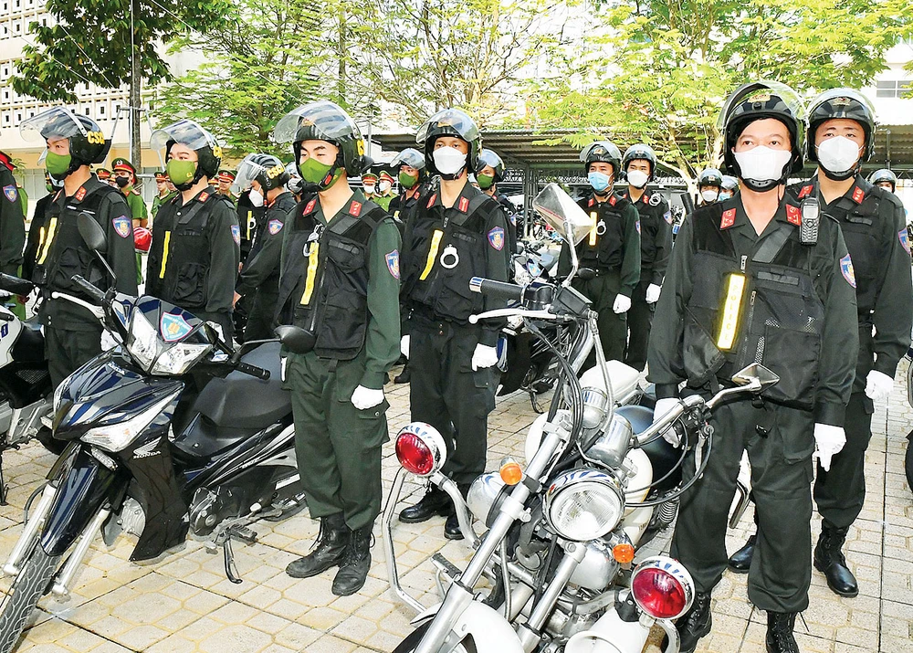 Công an TPHCM trong ngày ra quân. Ảnh: VIỆT DŨNG