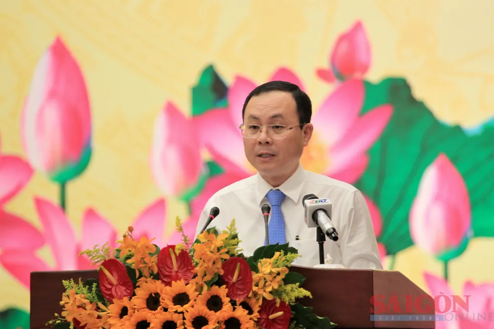 Phó Bí thư Thành ủy TPHCM Nguyễn Văn Hiếu phát biểu tại hội nghị. Ảnh: DŨNG PHƯƠNG