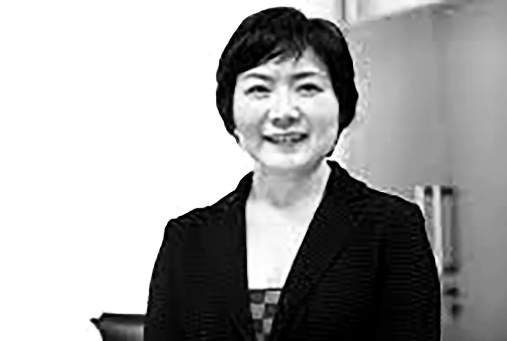 Từ trên xuống: bà Savitri Jindal, bà Kwong Siu-hing, bà Wu Yajun