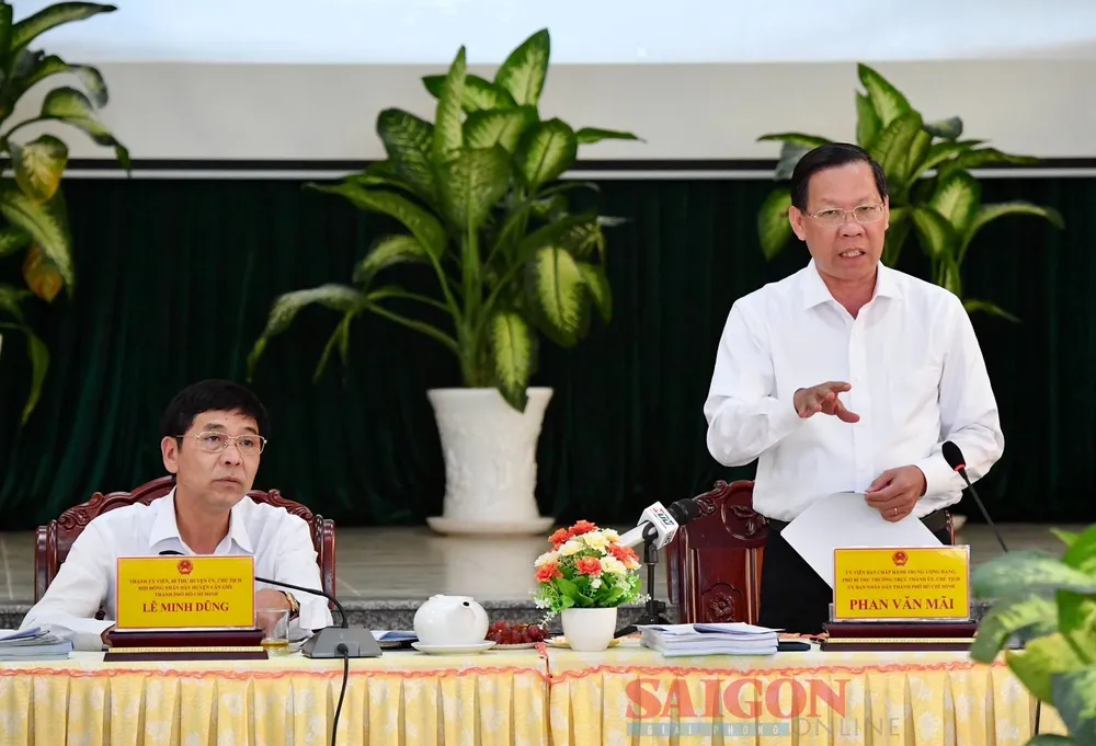 Chủ tịch UBND TPHCM Phan Văn Mãi phát biểu kết luận buổi làm việc. Ảnh: VIỆT DŨNG