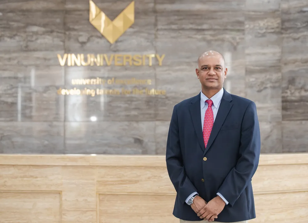 GS. Verma chia sẻ việc Cornell tiếp nhận sinh viên VinUni là điều chưa từng có tiền lệ với các trường đại học tại Việt Nam. Đây là minh chứng cho chương trình &quot;chuẩn Ivy&quot; của VinUni