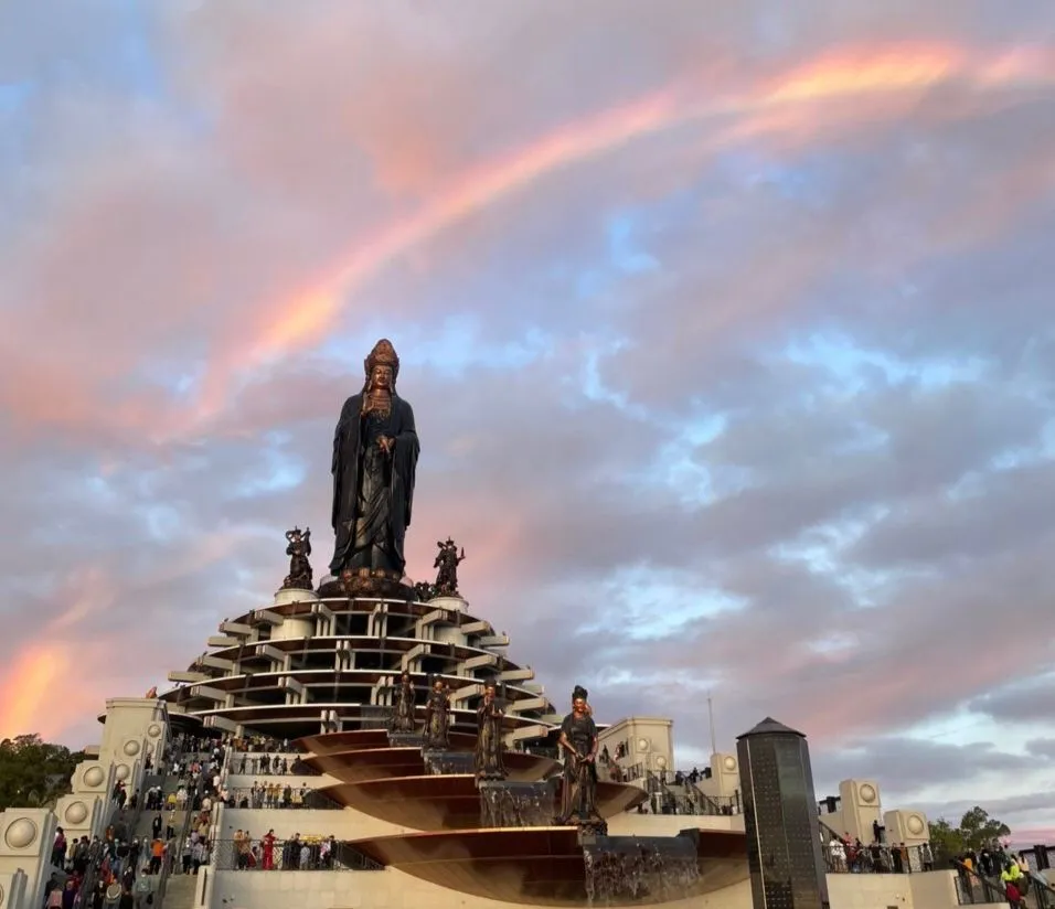 Cầu vồng lửa xuất hiện tại núi Bà Đen tháng 1-2023 Cầu vồng lửa xuất hiện tại núi Bà Đen tháng 1-2023