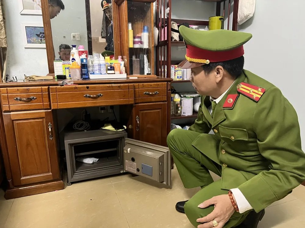 Khám xét nhà các đối tượng Khám xét nhà các đối tượng