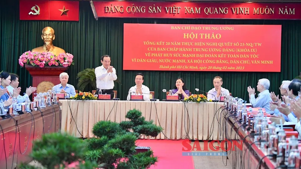 Bí thư Thành ủy TPHCM Nguyễn Văn Nên cùng các đồng chí chủ trì hội thảo. Ảnh: VIỆT DŨNG Bí thư Thành ủy TPHCM Nguyễn Văn Nên cùng các đồng chí chủ trì hội thảo. Ảnh: VIỆT DŨNG